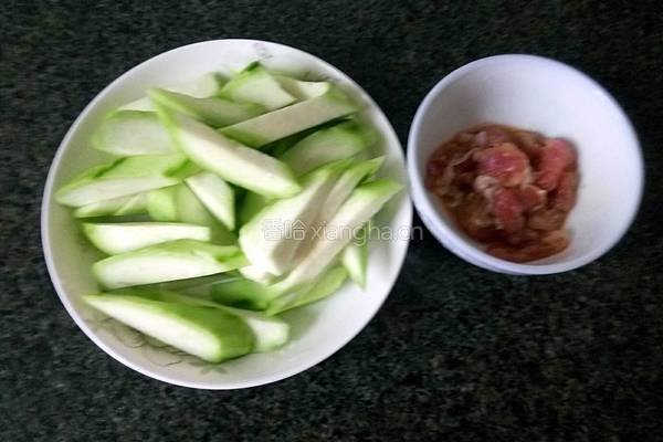 紫菜丝瓜汤的做法图解2