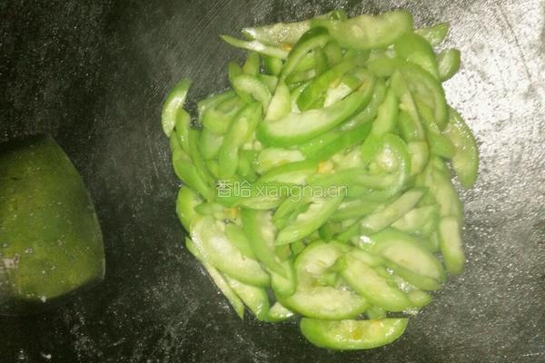 蛇瓜炒酸笋的做法图解4