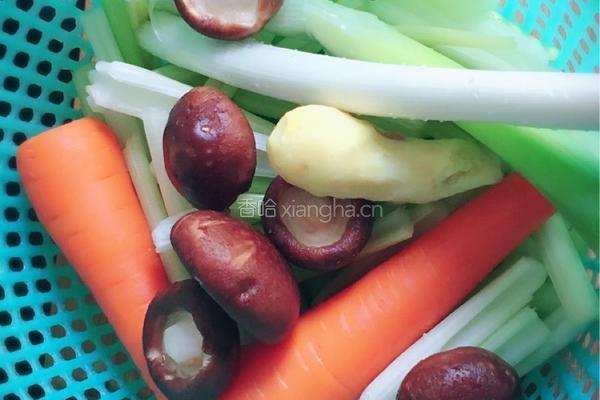 芹菜饺子的做法图解1