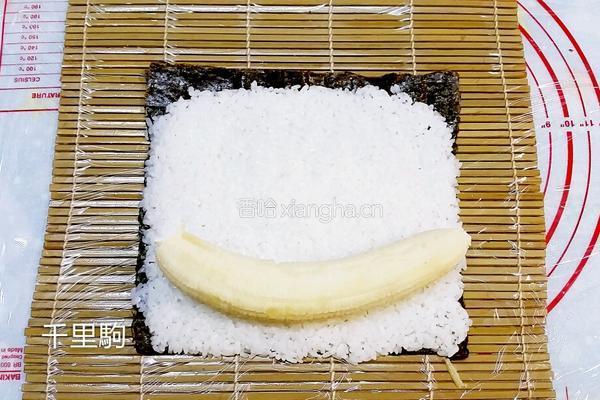 香蕉寿司的做法图解4