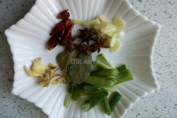 胖头鱼头炖豆腐的做法图解2