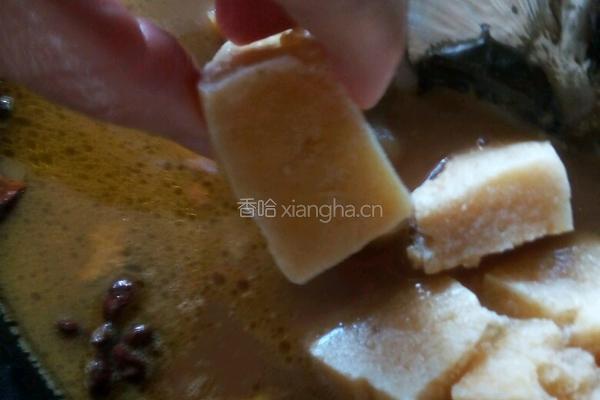 胖头鱼头炖豆腐的做法图解9