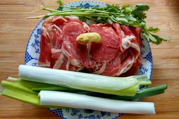 大葱炒羊肉的做法图解1