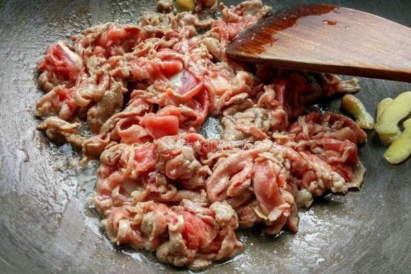 大葱炒羊肉的做法图解3