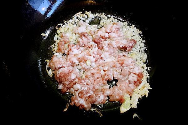 蒜蓉肉末烧秋葵木耳的做法图解8