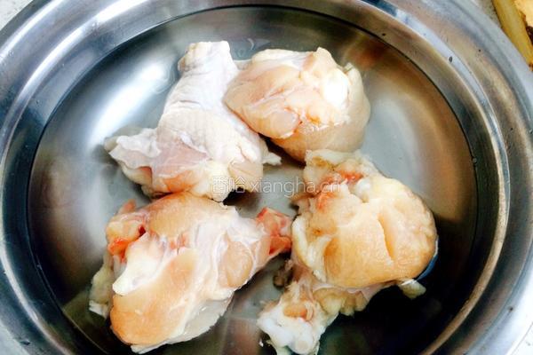 炖鸡腿的做法图解1