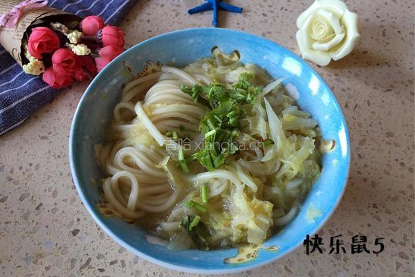 白菜丝热汤面