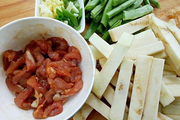 豆角烧茄子的做法图解2