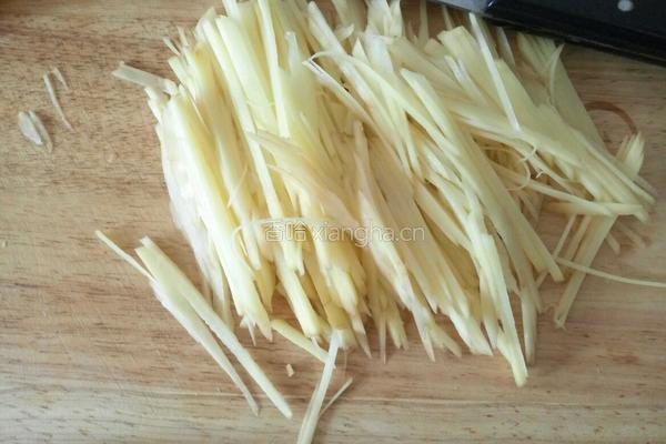 胡萝卜丝炒土豆丝的做法图解3