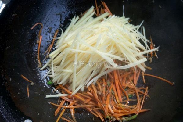 胡萝卜丝炒土豆丝的做法图解10