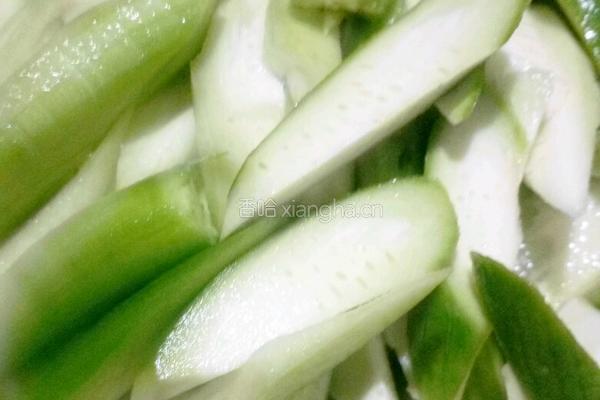 丝瓜烤鸭的做法图解1