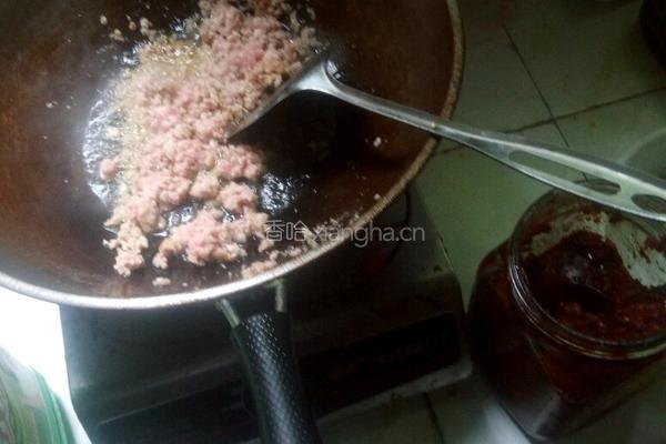 炒芹炒肉渣的做法图解2