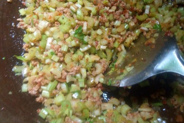 炒芹炒肉渣的做法图解3