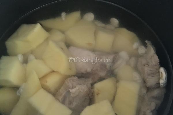 土豆芸豆炖排骨的做法图解7