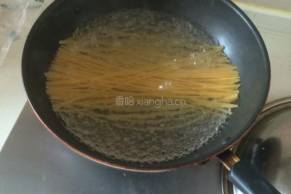 奶酪培根意面的做法图解4
