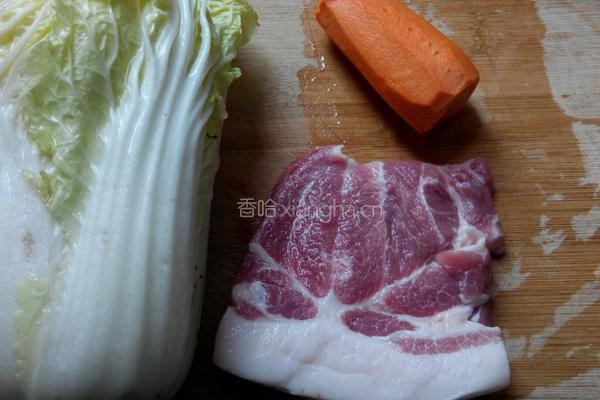大白菜炒肉的做法图解1