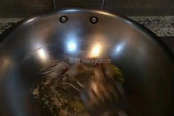 鲜虾炒乌冬面的做法图解2