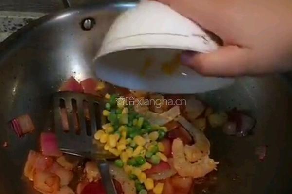 鲜虾炒乌冬面的做法图解4