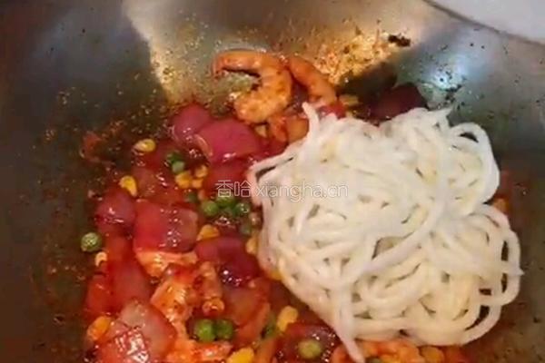 鲜虾炒乌冬面的做法图解7