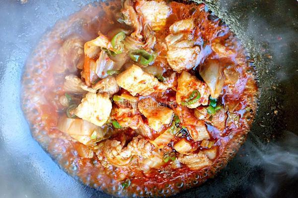 五花肉辣白菜汤的做法图解7