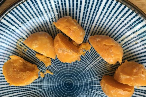 肉松豆沙蛋黄酥的做法图解7