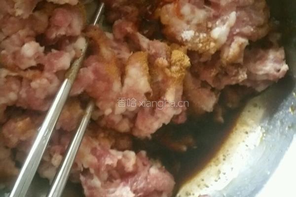 青椒肉馅饺子的做法图解2