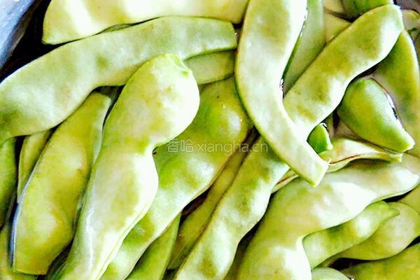 土豆炖豆角的做法图解1