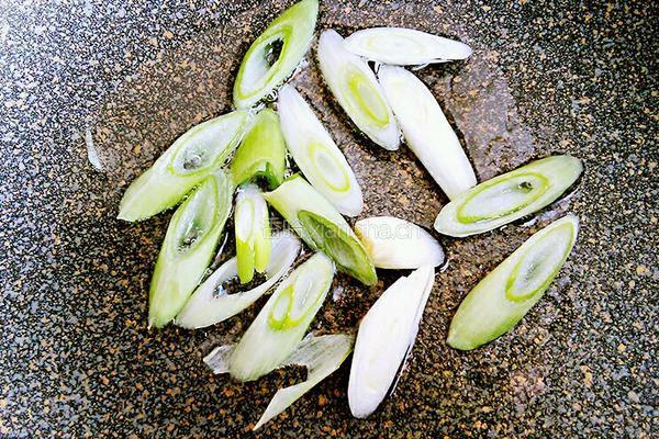 土豆炖豆角的做法图解4