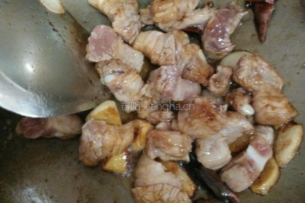 土豆炖五花肉的做法图解5
