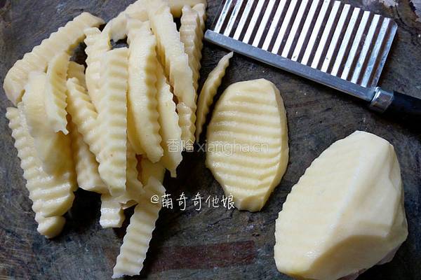 炸土豆条的做法图解2
