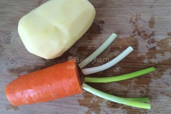 胡萝卜土豆饼的做法图解1