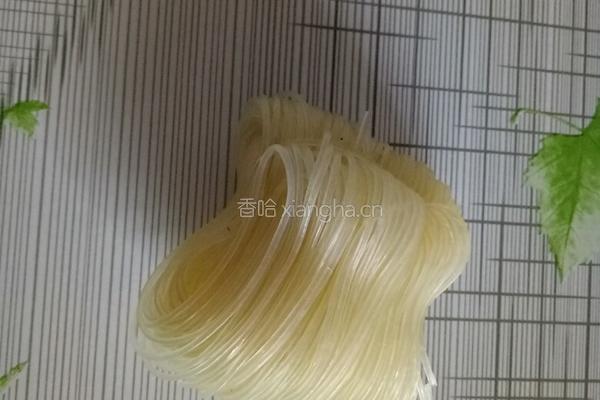 螺蛳粉新吃法的做法图解1