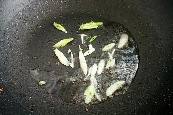 红萝卜土豆丝的做法图解3