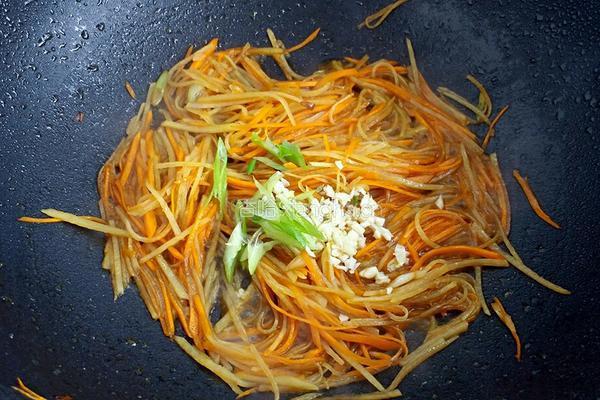 红萝卜土豆丝的做法图解7