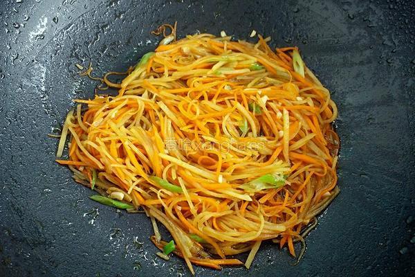 红萝卜土豆丝的做法图解8