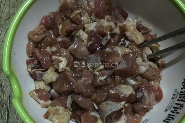 烧烤羊肉串的做法图解1