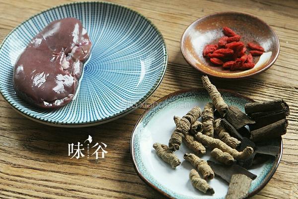 杜仲巴戟猪腰汤的做法图解1