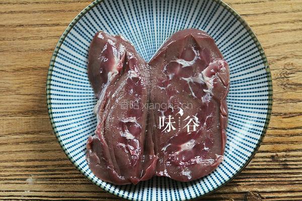 杜仲巴戟猪腰汤的做法图解2