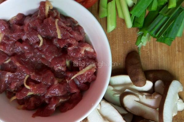 腐竹香菇牛肉的做法图解2