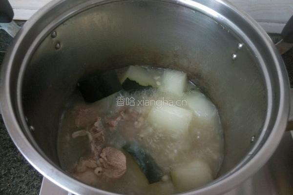 猪骨冬瓜汤的做法图解4