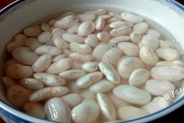 白芸豆蛋黄月饼的做法图解2