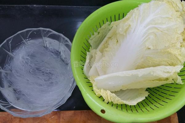 螃蟹白菜粉丝煲的做法图解1