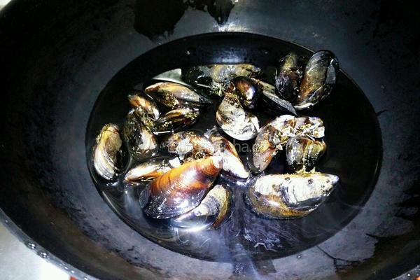 白灼小海虹的做法图解3