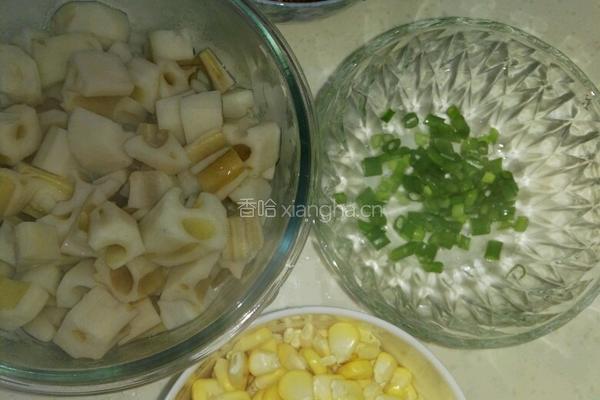 香葱玉米藕丁的做法图解1