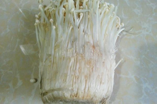 泡椒金针菇的做法图解1