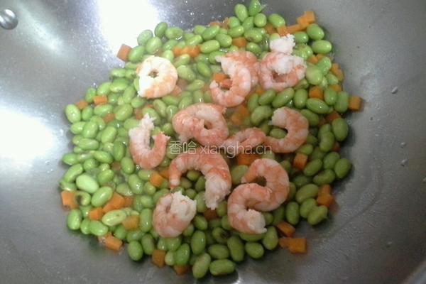 毛豆炒虾仁的做法图解5