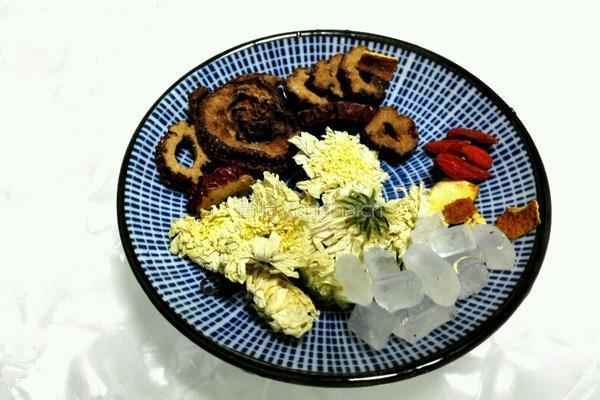 菊花山楂茶的做法图解1