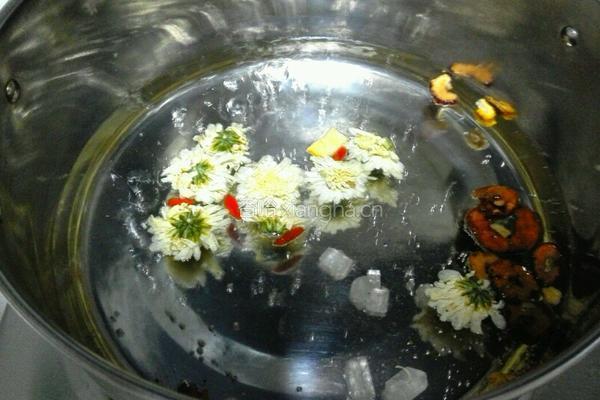 菊花山楂茶的做法图解2