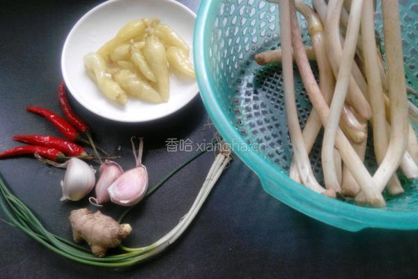 泡椒炒藕带的做法图解1