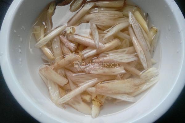 泡椒炒藕带的做法图解2